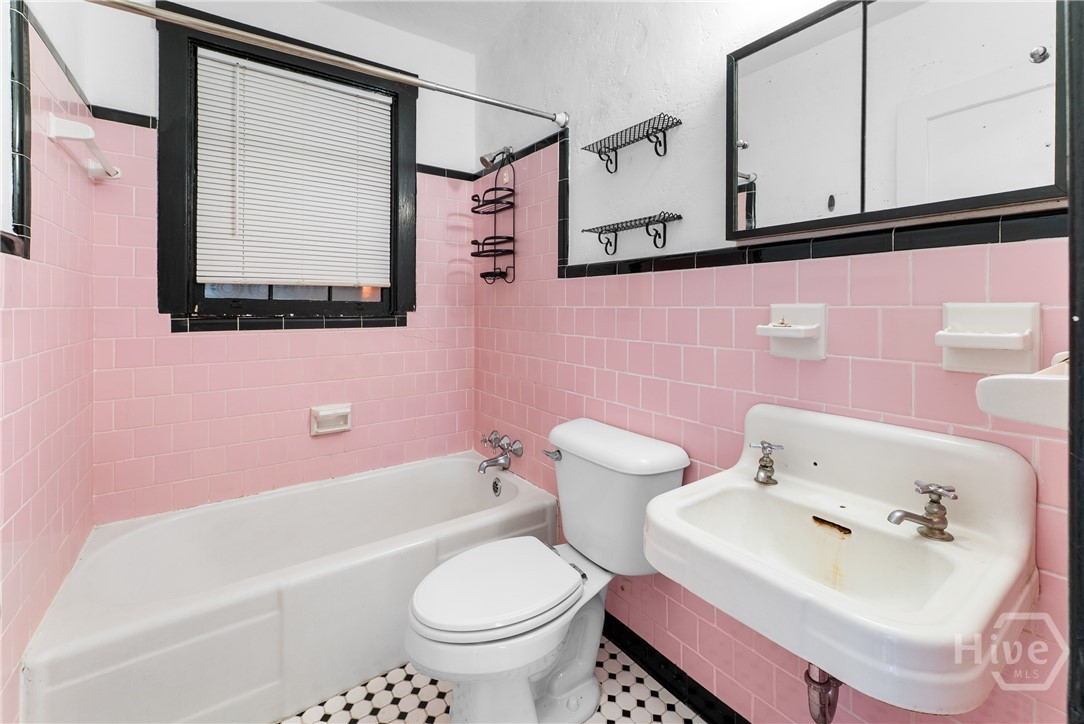 505 E 63rd Street Property Photo 14