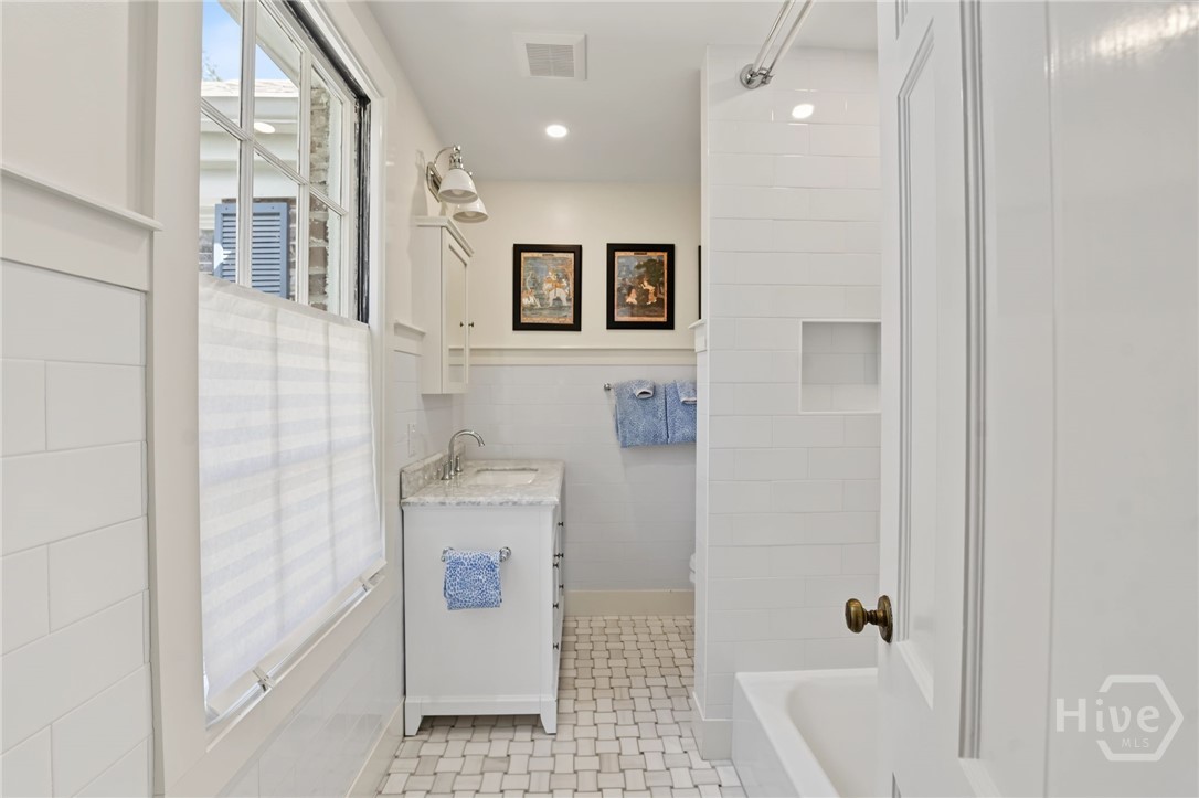 3204 Abercorn Street Property Photo 35