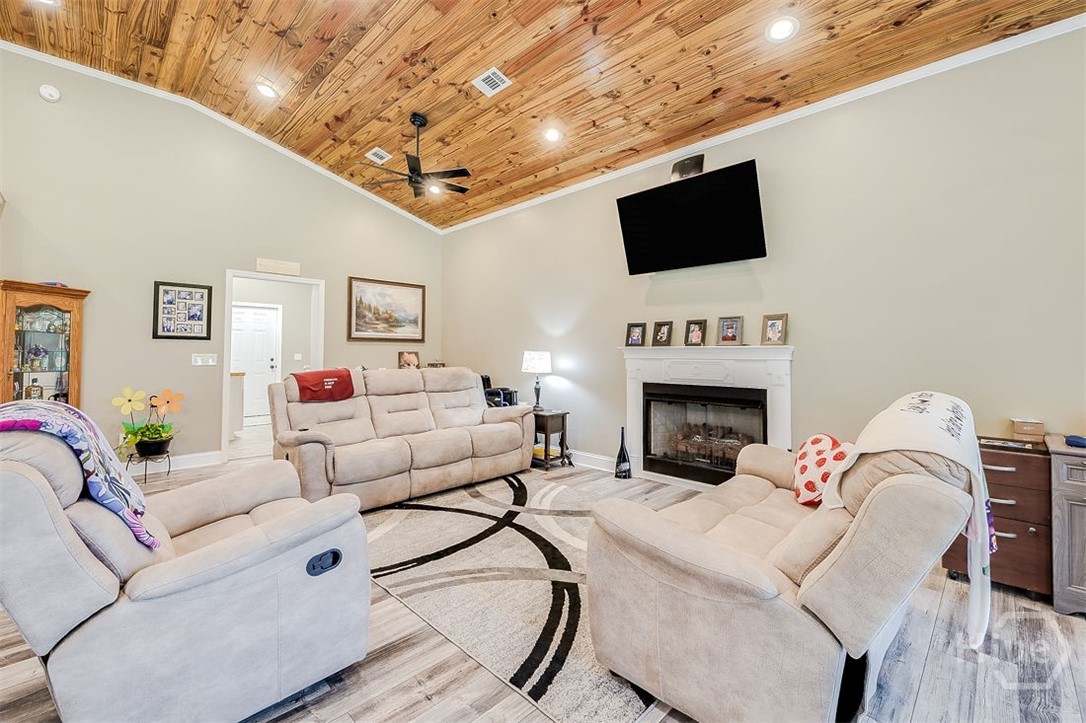 545 Exley Loop Property Photo 8