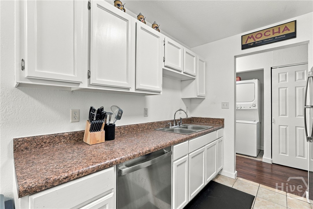 506 Greenbay Avenue Property Photo 8