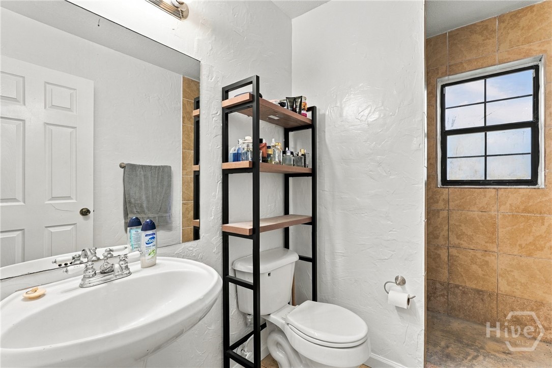 506 Greenbay Avenue Property Photo 24