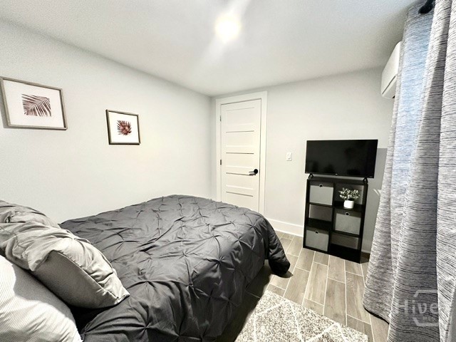 528 E 37th Street A Property Photo 7