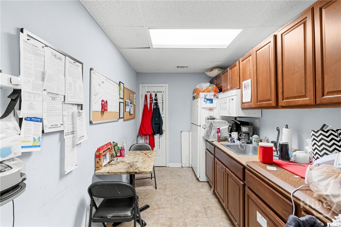 6 Television Circle Property Photo 32