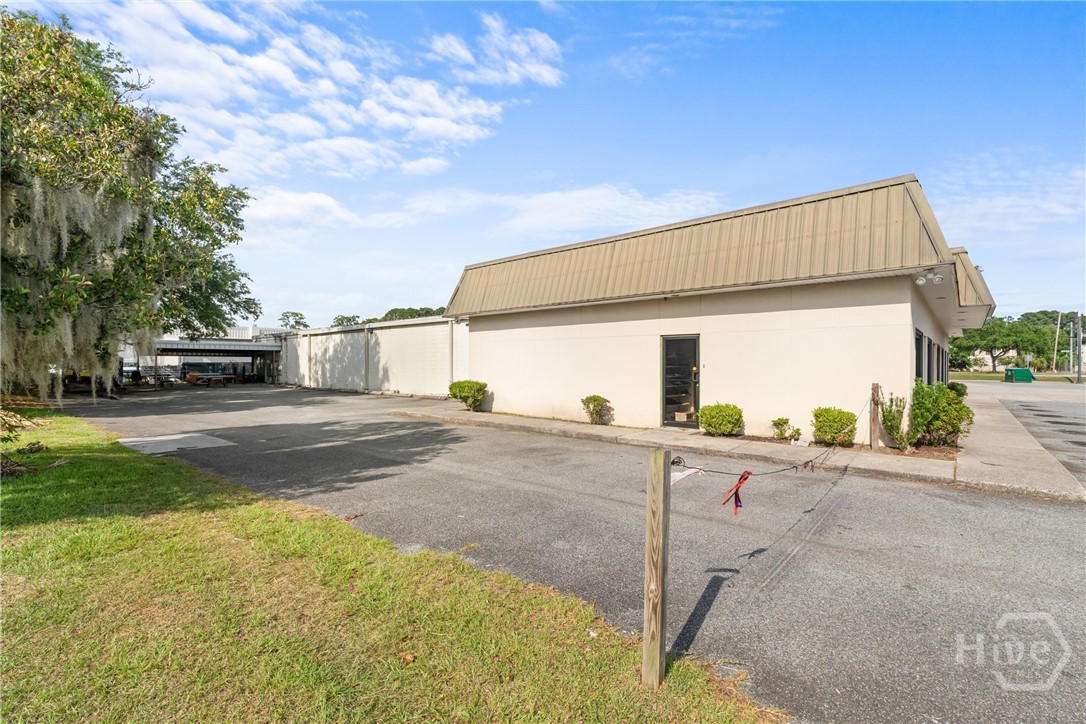 6 Television Circle Property Photo 38