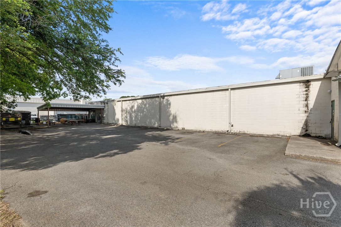 6 Television Circle Property Photo 39