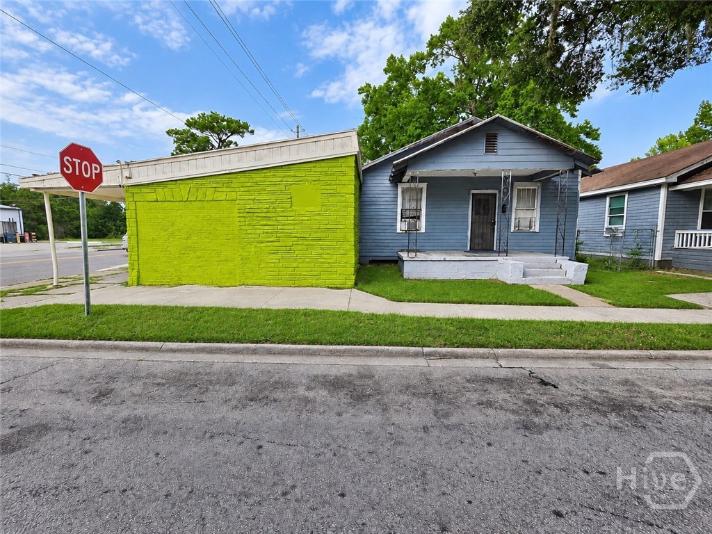 216 W 60th Street Property Photo 6