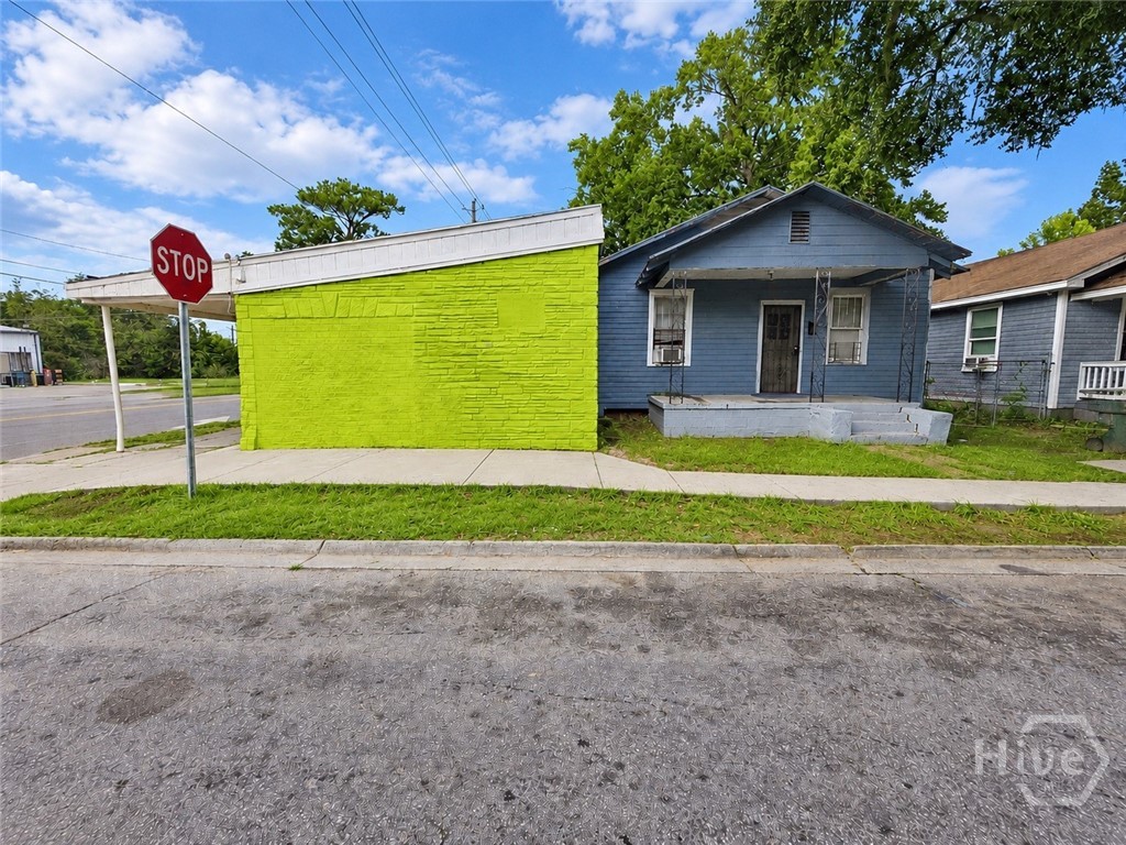 216 W 60th Street Property Photo 4