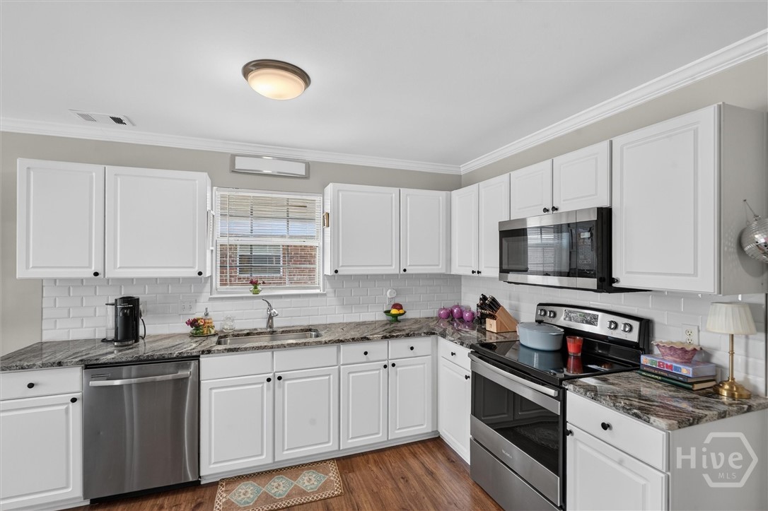 1159 Mohawk Street M4 Property Photo 11