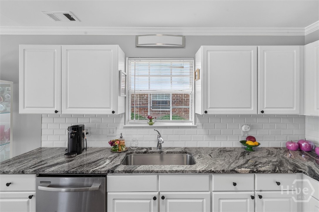 1159 Mohawk Street M4 Property Photo 12