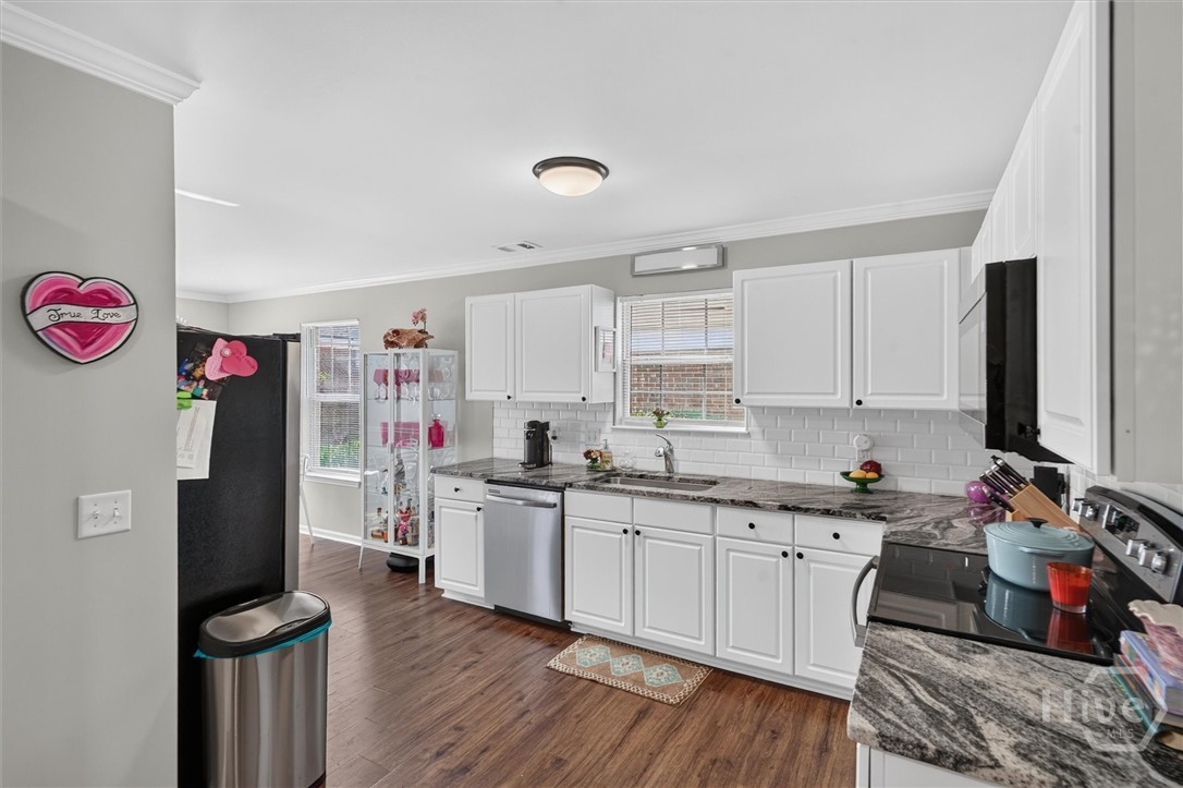 1159 Mohawk Street M4 Property Photo 13