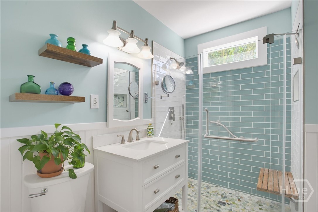406 E 61st Street Property Photo 14