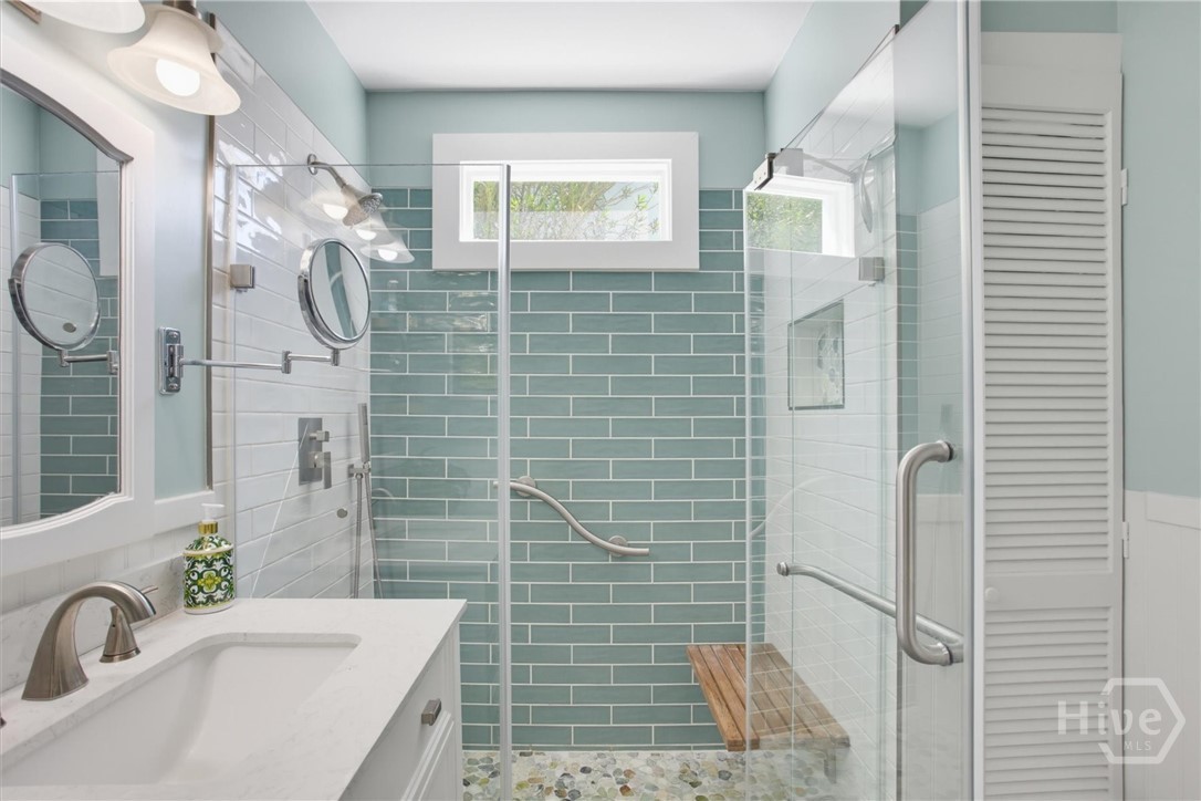 406 E 61st Street Property Photo 16