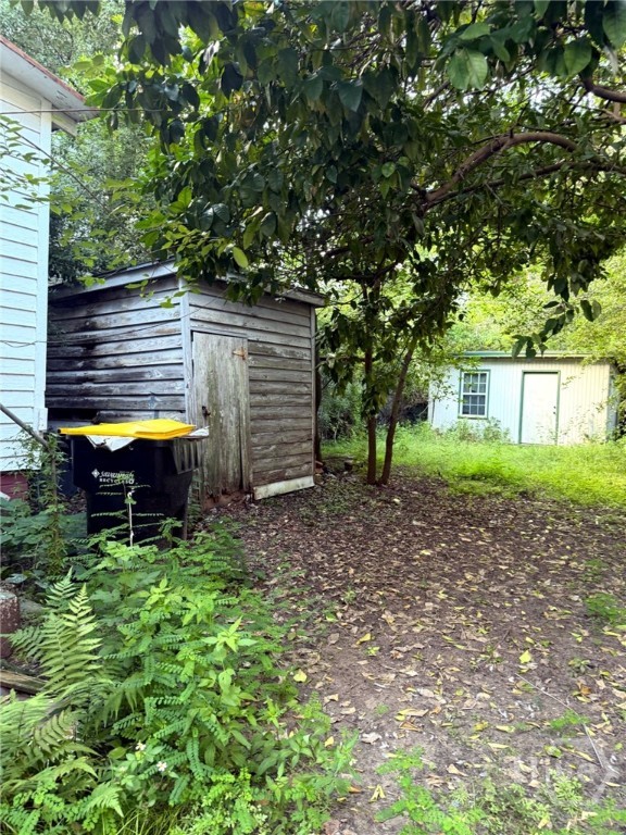 218 W 41st Street Property Photo 4