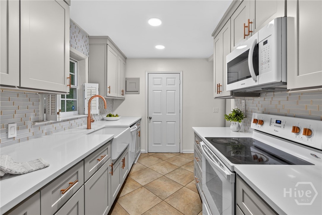 715 E 60th Street Property Photo 12