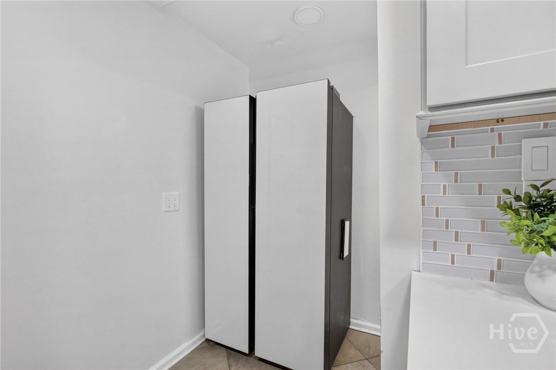 715 E 60th Street Property Photo 14