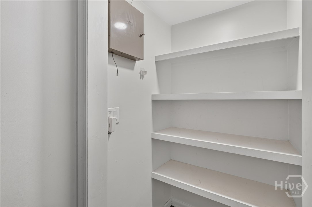 715 E 60th Street Property Photo 15