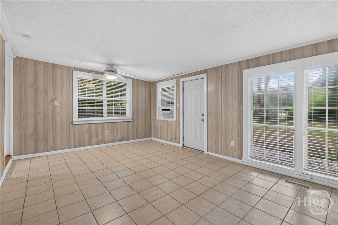 715 E 60th Street Property Photo 16