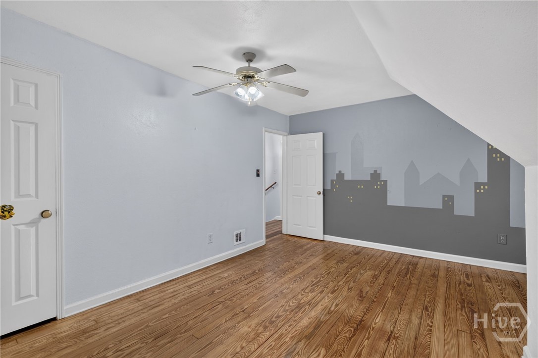 715 E 60th Street Property Photo 24
