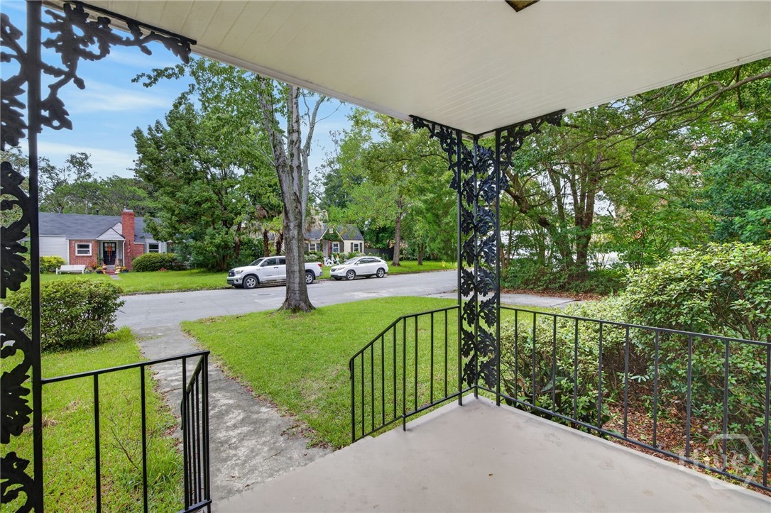 715 E 60th Street Property Photo 28