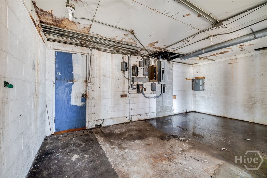 3104 Skidaway Road Property Photo 8