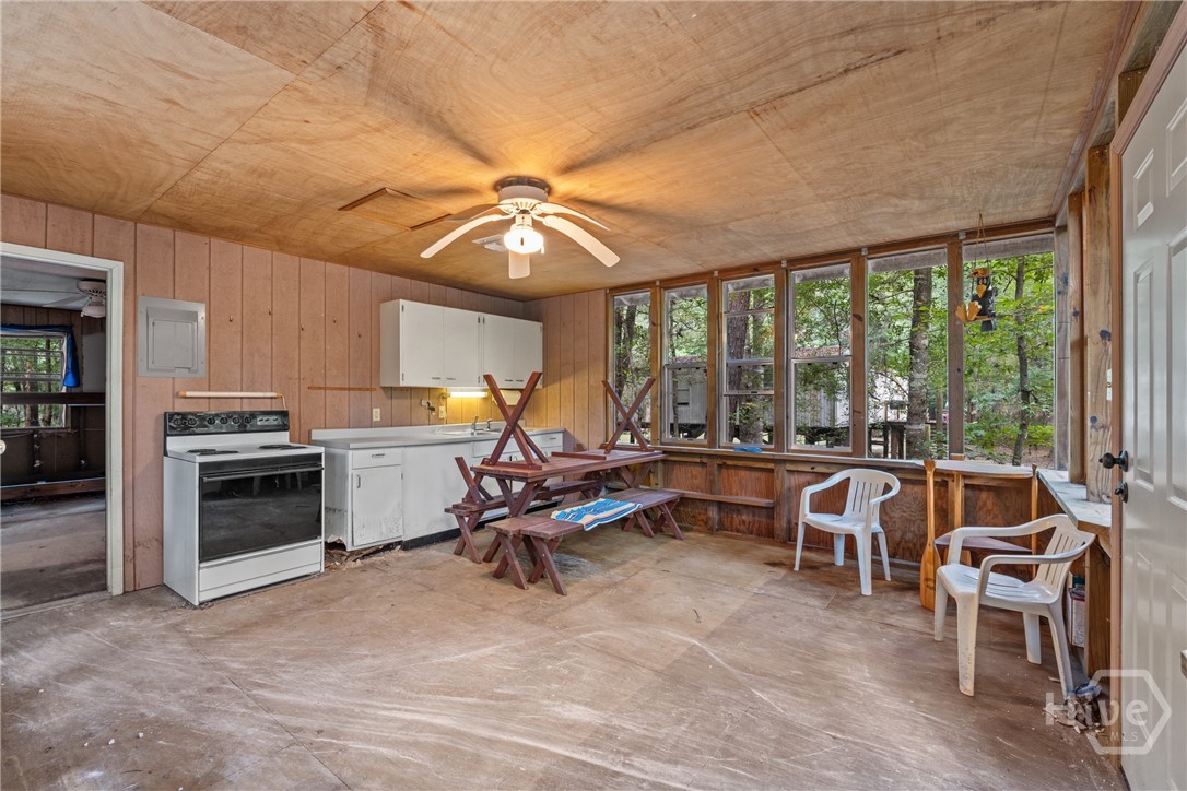 628 Riverside Drive Property Photo 8