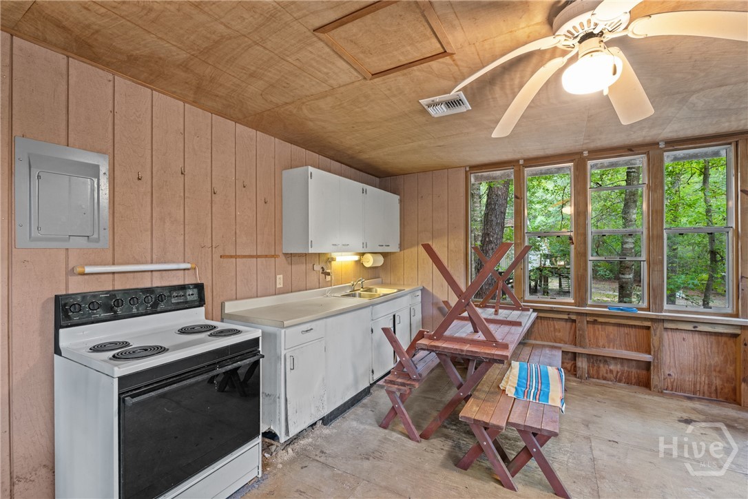 628 Riverside Drive Property Photo 10