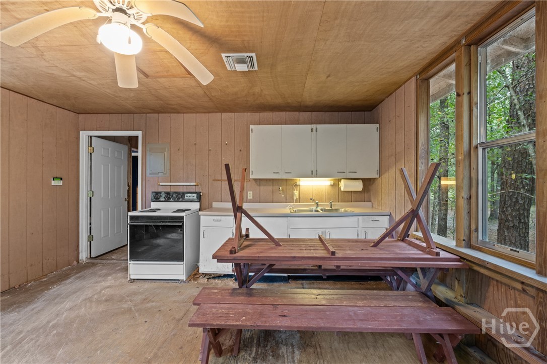 628 Riverside Drive Property Photo 11