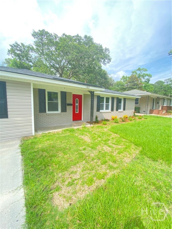 1302 E 70th Street Property Photo 1