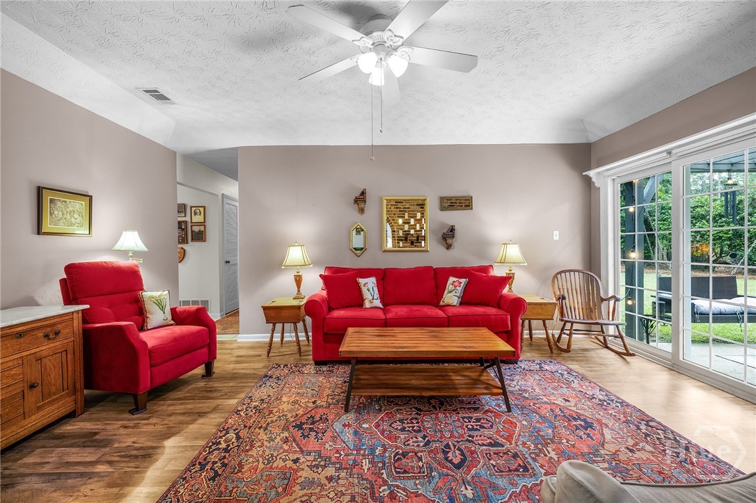 26 River Oaks Road Property Photo 6