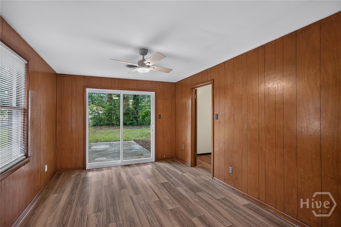 8601 Cresthill Avenue Property Photo 9