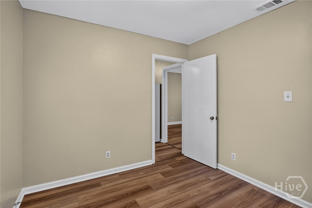 8601 Cresthill Avenue Property Photo 14