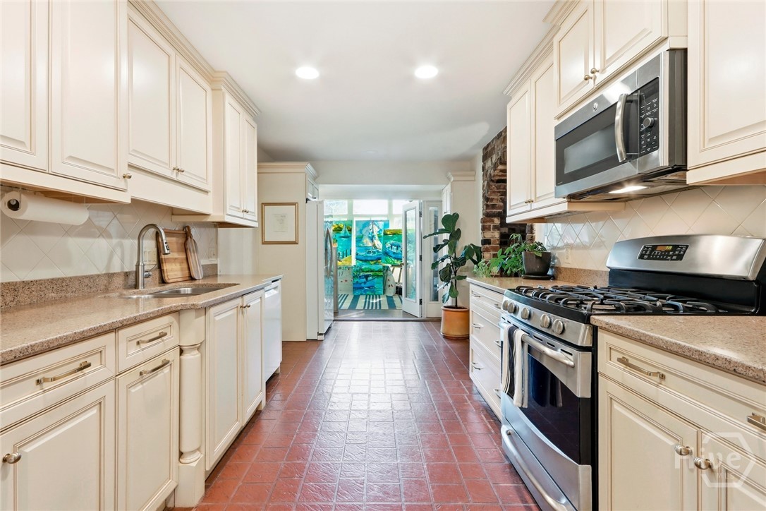 13104 Largo Drive Property Photo 15