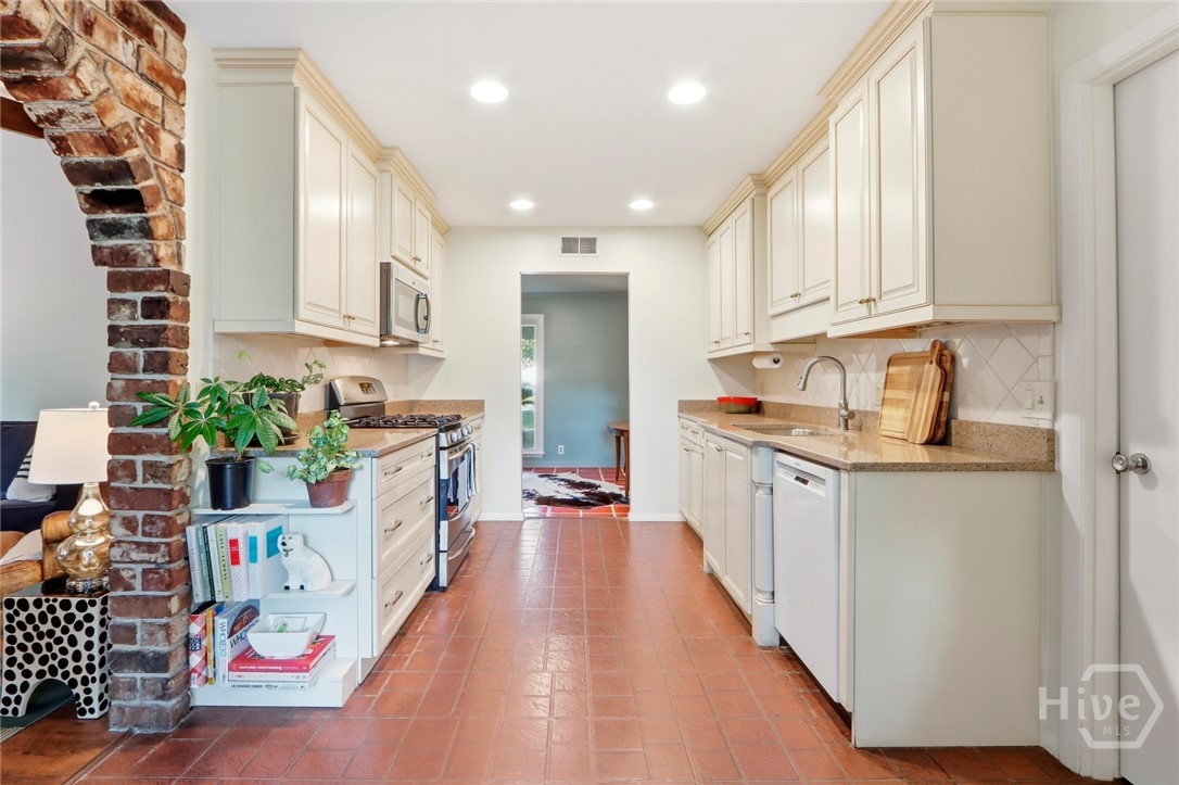 13104 Largo Drive Property Photo 18
