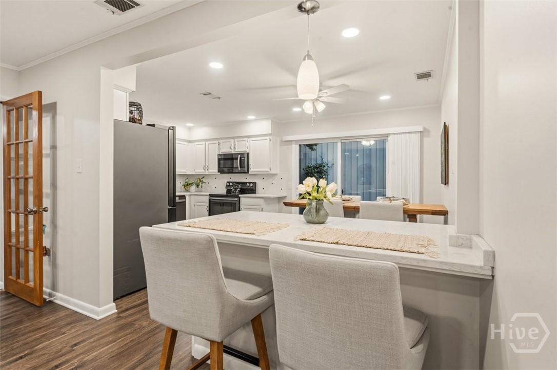 4 Saint Moritz Court Property Photo 7