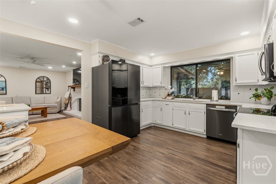 4 Saint Moritz Court Property Photo 9