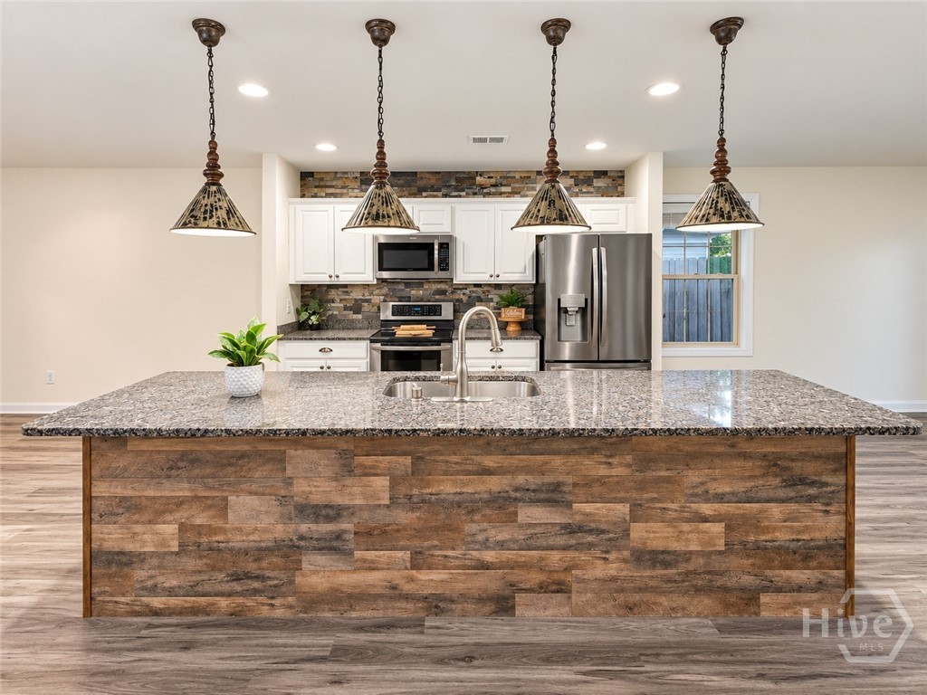 6 Easy Street Property Photo 7