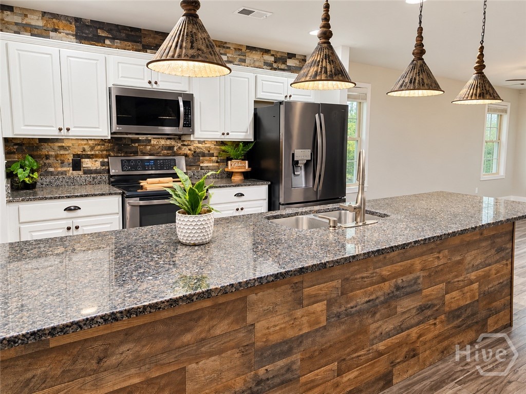 6 Easy Street Property Photo 8
