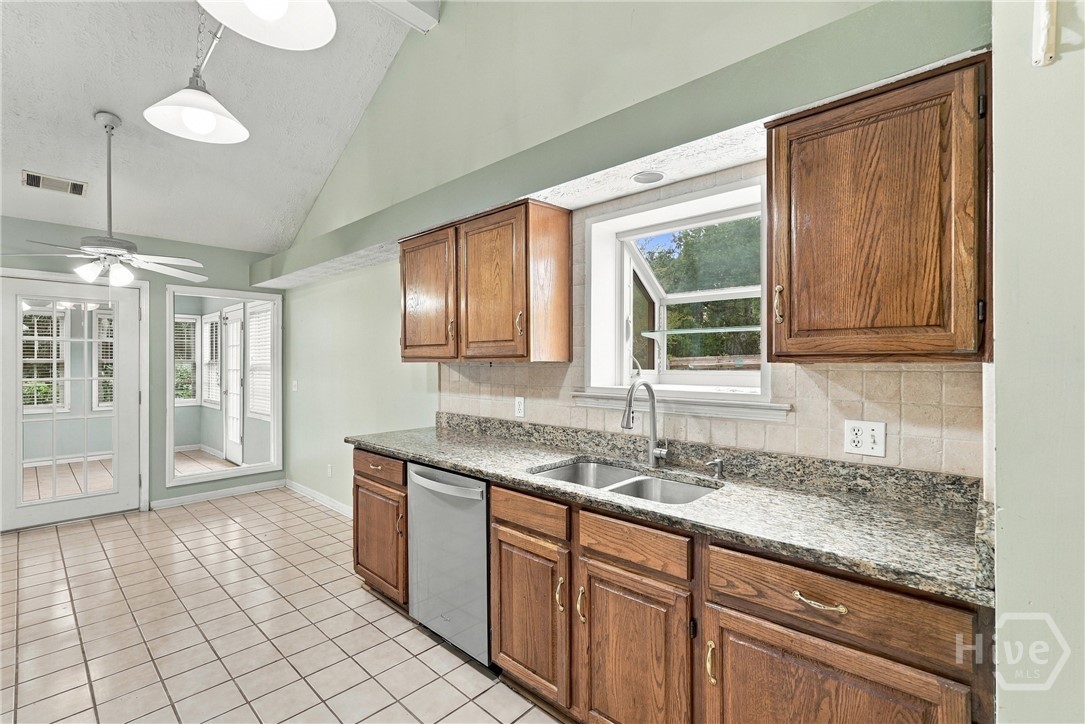 228 Davis Road Property Photo 14