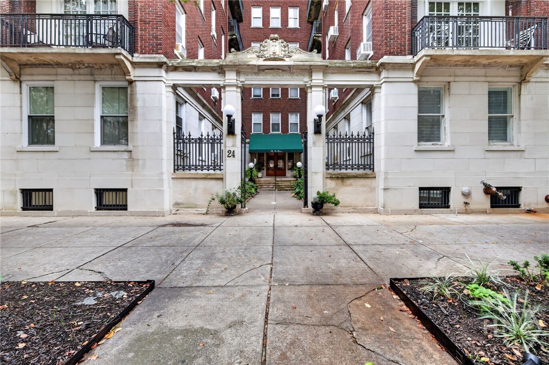24 E Liberty Street 86