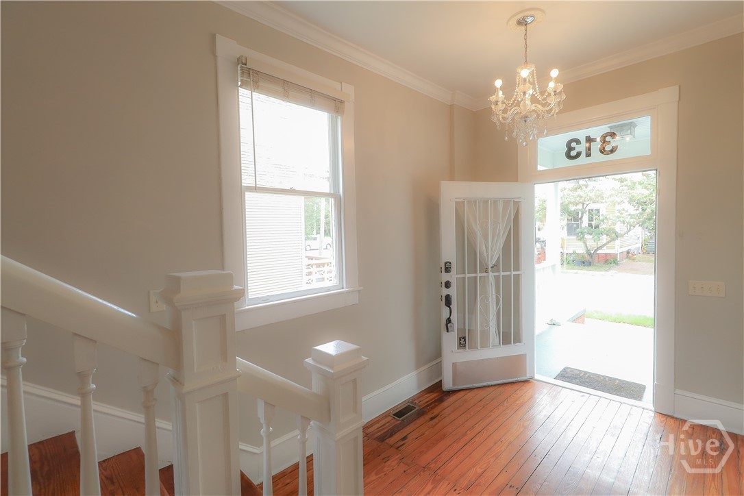 313 W 33rd Street Property Photo 4