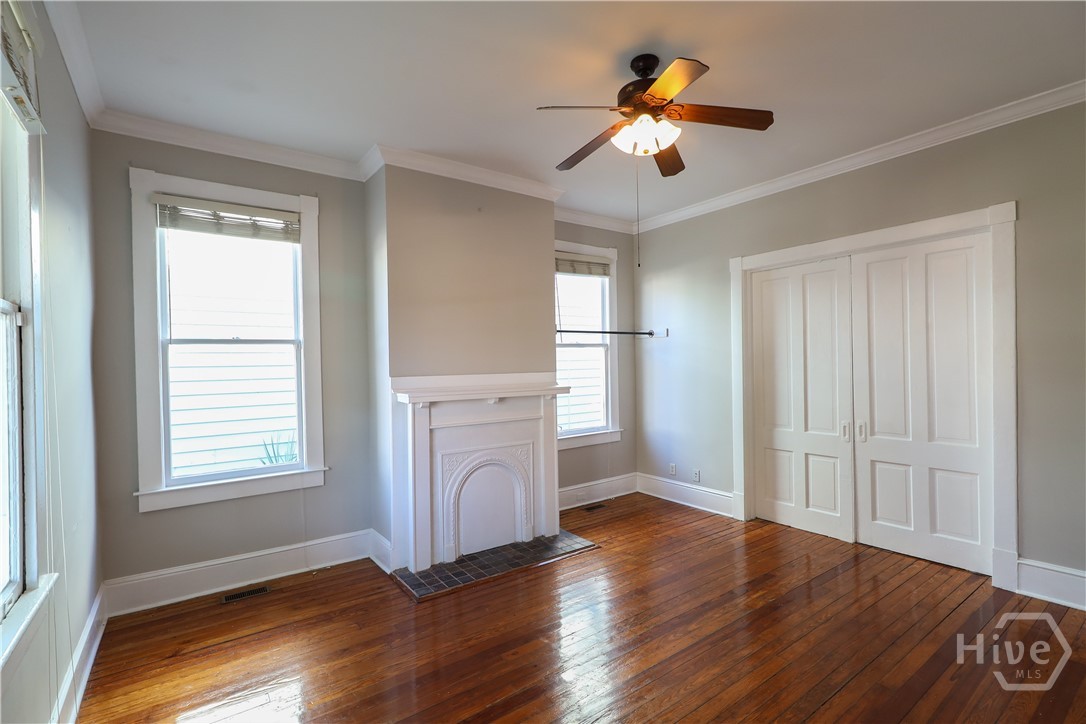 313 W 33rd Street Property Photo 6