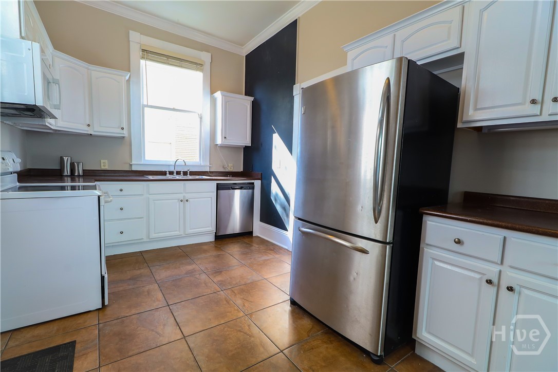313 W 33rd Street Property Photo 9