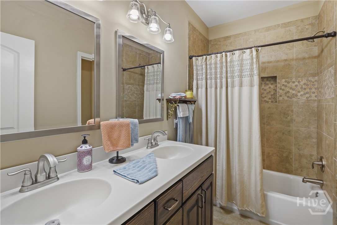 255 Rogers Circle Property Photo 16