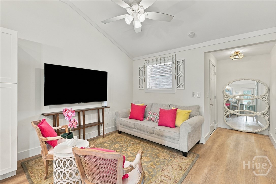 1213 5th Avenue Property Photo 3