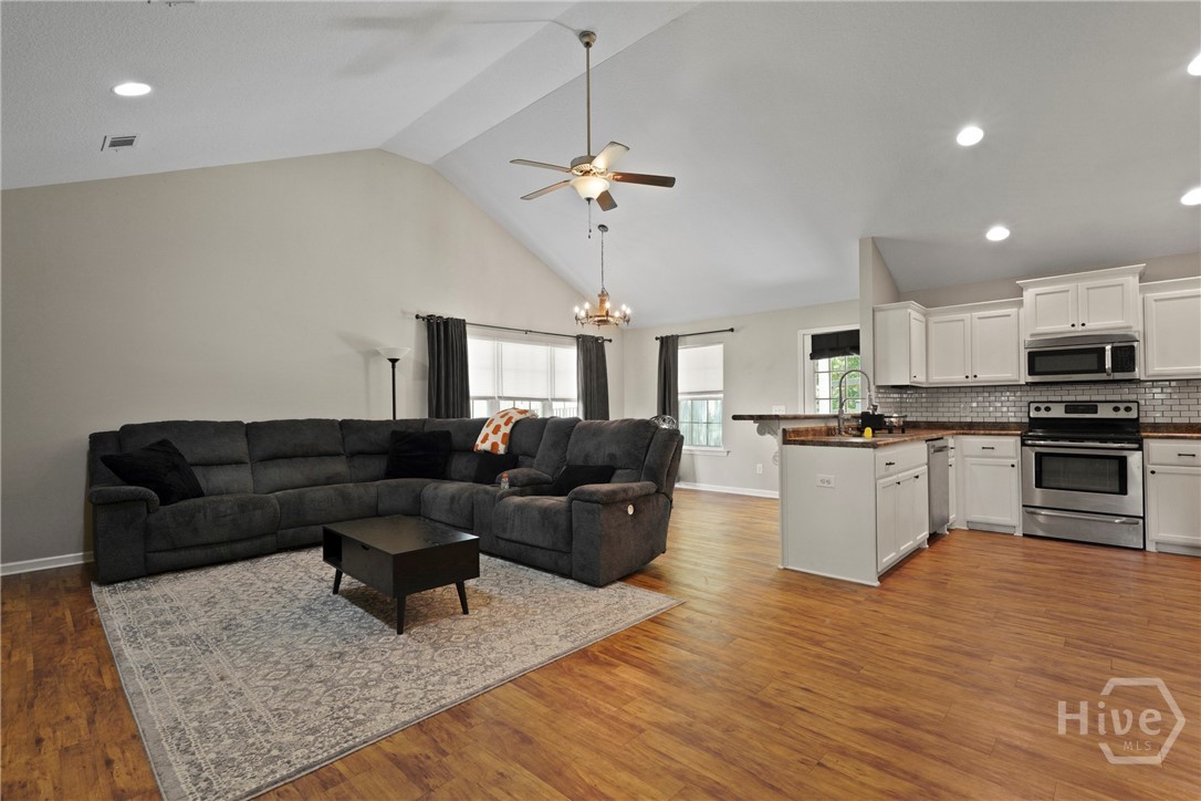 306 Madison Oaks Drive Property Photo 6