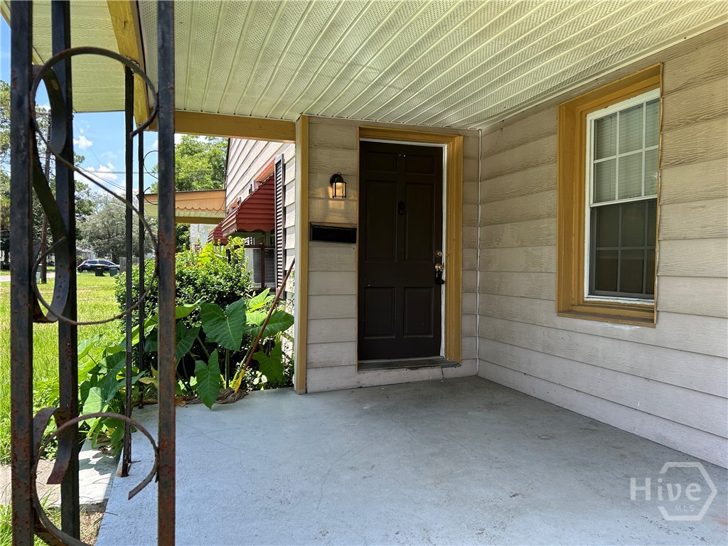 1824 E 39th Street Property Photo 3