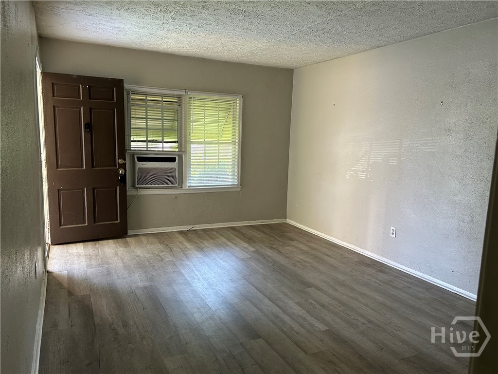 1824 E 39th Street Property Photo 4