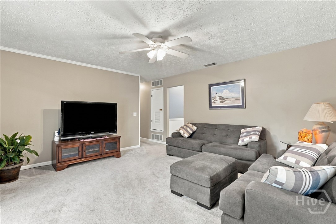 611 Leaning Oaks Drive Property Photo 2