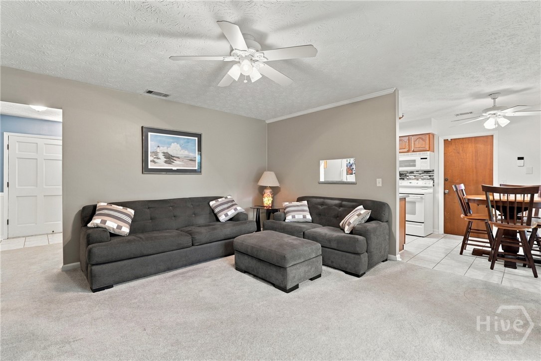 611 Leaning Oaks Drive Property Photo 3