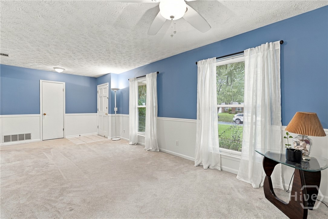 611 Leaning Oaks Drive Property Photo 12